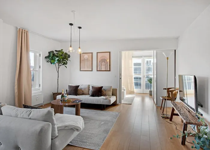 Sanders Haven - Lovely Two-bedroom In Historical Apartment