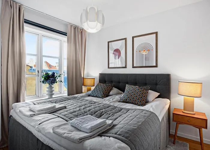 Sanders Haven - Lovely Two-bedroom In Historical Apartment